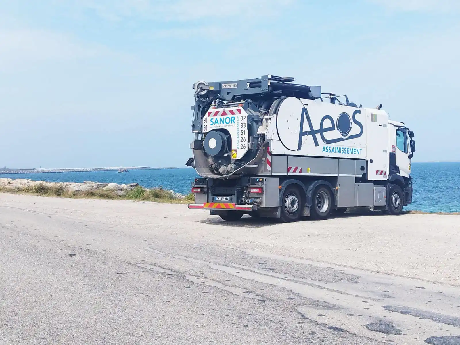 Camion d'assainissement